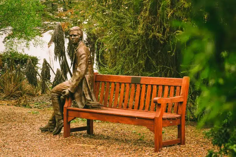 darwin statue at Christ's College, cambridge 