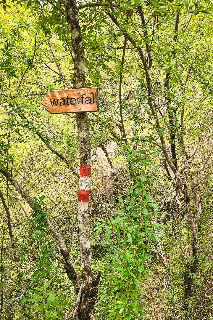 sign to the waterfall on the hike from Lake Skadar
