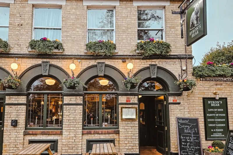 byrons bear pub exterior